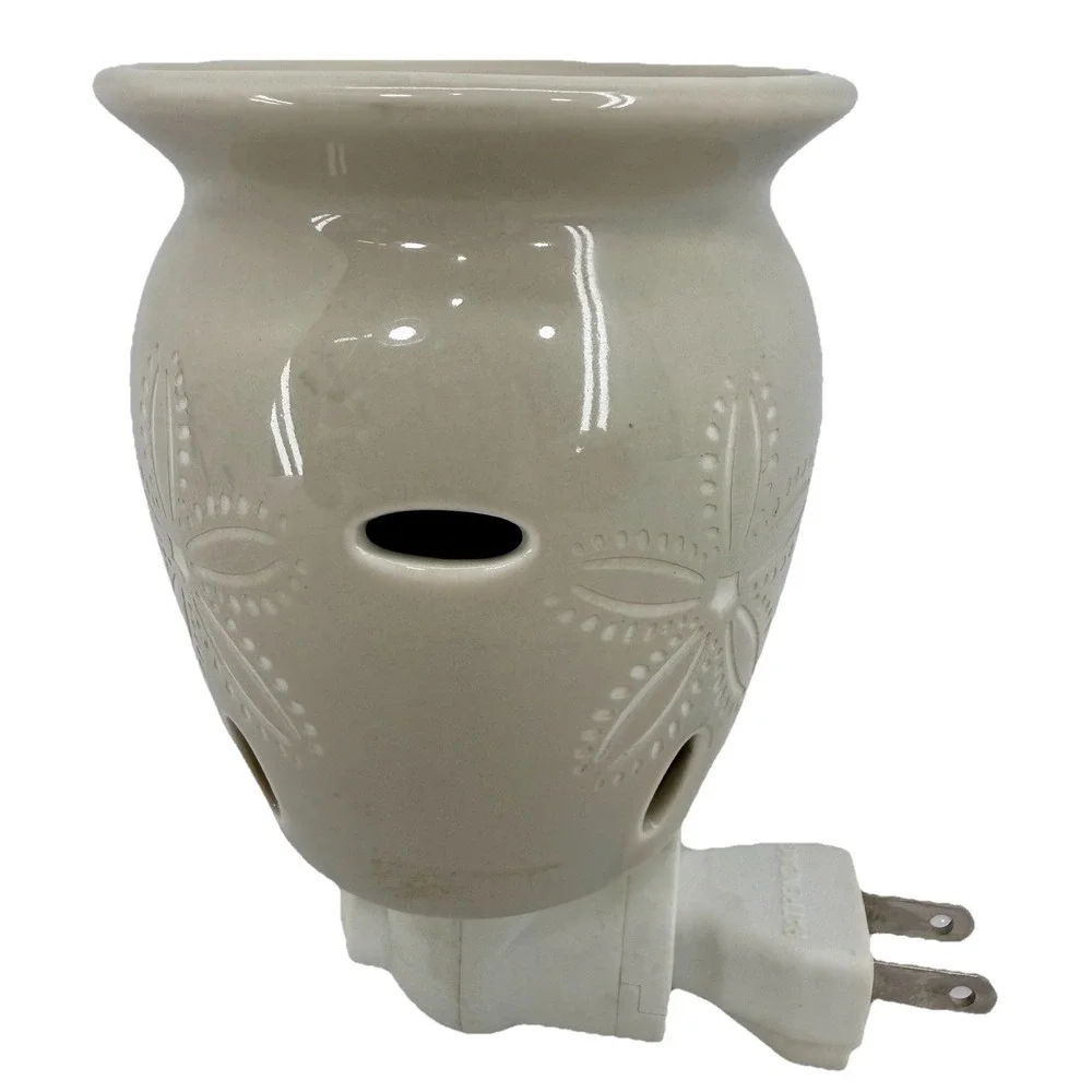 Scentsy Plug-In Wax Warmer Sand Dollar Nightlight Beach Nautical Cream White EUC